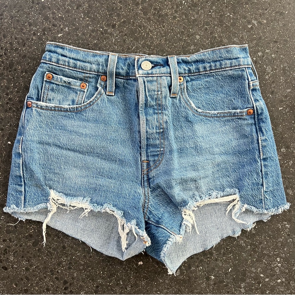 Levi’s 501 Original Light Blue Denim Shorts Size 25 - Picture 2 of 3
